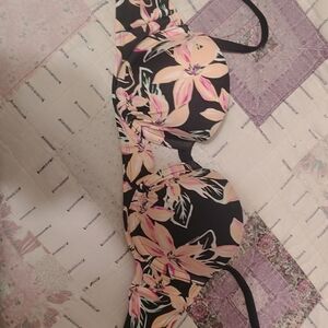 Floral Black and Pink Bikini Top (5 For 45$)☀️